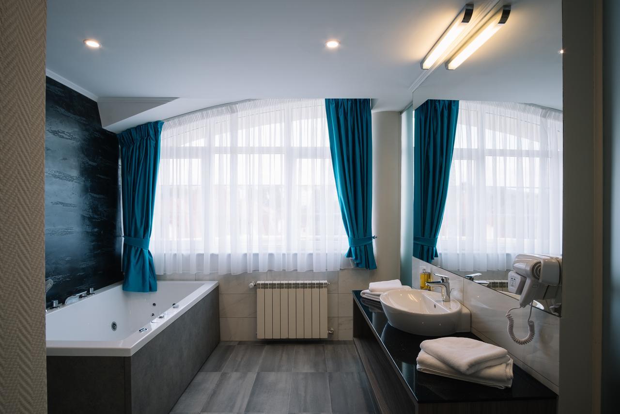 Norm Hill Hotel Cluj-Napoca Extérieur photo